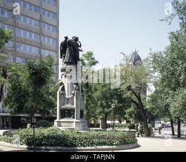 MONUMENTO A LOS SAINETEROS Y CHISPEROS MADRILEÑOS - 1913. Autor: LORENZO COULLAUT VALERA. Lage: an der Außenseite. Spanien. Stockfoto