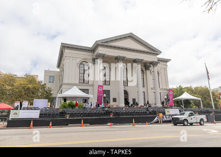 Wilmington, North Carolina, USA, 6. April 2019: Der Rat der Stadt Gebäude während der North Carolina Azalea Festival Stockfoto