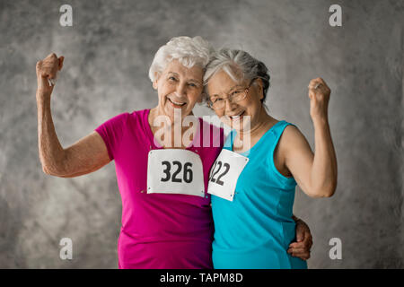 Portrait von zwei lächelnde ältere Frauen. Stockfoto