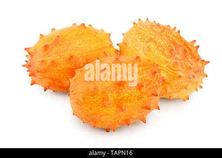 Kiwano oder gehörnte Melone auf weißem Hintergrund Stockfoto