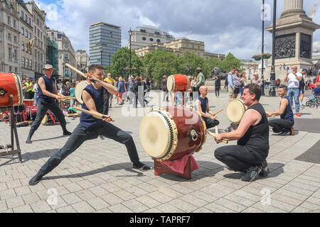 London, Großbritannien. 27. Mai, 2019. Japanische Taiko Trommler, Taiko inzwischen in Greenwich basierend auf dem Trafalgar Square London Credit: Amer ghazzal/Alamy leben Nachrichten Stockfoto