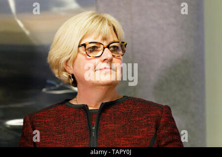 Haverfordwest, Großbritannien. 26 Mai, 2019. Jackie Jones von der Labour Party, die Bekanntgabe der Ergebnisse der Credit: ATHENA PICTURE AGENCY LTD/Alamy leben Nachrichten Stockfoto