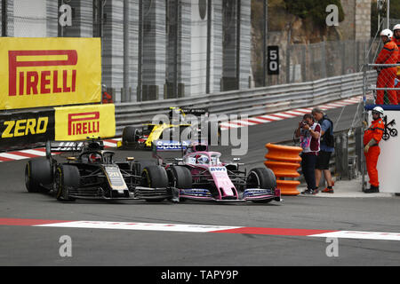 Monte Carlo, Monaco. 26 Mai, 2019. Motorsport: FIA Formel Eins-Weltmeisterschaft 2019, Grand Prix von Monaco, #20 Kevin Magnussen (DEN, reich Energie Haas F1 Team), #11 Sergio Perez (MEX, Racing Point F1 Team), 26.05.2019 | Verwendung der weltweiten Kredit: dpa/Alamy leben Nachrichten Stockfoto