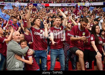 London, Großbritannien. 27. Mai, 2019. Aston Villa Unterstützer während der Sky Bet Championship Match zwischen Aston Villa und Derby County im Wembley Stadion, London am Montag, den 27. Mai 2019. (Credit: Jon Hobley | MI Nachrichten) Credit: MI Nachrichten & Sport/Alamy leben Nachrichten Stockfoto