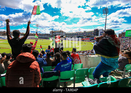 London, Großbritannien. 27. Mai 2019. Einen allgemeinen Überblick über Afghanistan Fans feiern vier Durchläufe während der ICC Cricket World Cup Testspiel zwischen England und Afghanistan, am Kia Oval, London. Quelle: European Sports Fotografische Agentur/Alamy leben Nachrichten Stockfoto