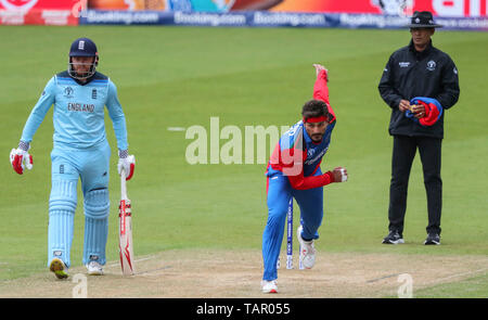 London, Großbritannien. 27. Mai 2019. Hamid Hasan von Afghanistan bowling während der ICC Cricket World Cup Testspiel zwischen England und Afghanistan, am Kia Oval, London. Quelle: European Sports Fotografische Agentur/Alamy leben Nachrichten Stockfoto
