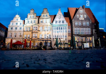 Bremen, Deutschland. 26 Mai, 2019. Historische giebelhäuser am Marktplatz der Hansestadt. Rund 478.000 Menschen aus Bremen waren aufgerufen, bei den Wahlen die Bürgerinnen und Bürger zu stimmen. Credit: Hauke-Christian Dittrich/dpa/Alamy leben Nachrichten Stockfoto