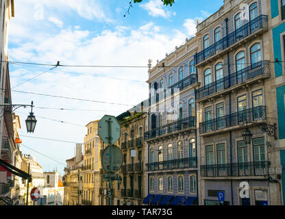 An der Wand eines alten Palastes mit Azulejo, eine typische Ornament der portugiesische Architektur abgedeckt Stockfoto