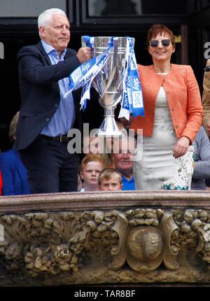 Wirral, Großbritannien, 27. Mai 2019 Tranmere Rovers Homecoming Feiern im Birkenhead Rathaus zu den Mannschaften, die den Aufstieg in Liga 1 Credit Ian Fairbrother/Alamy Stockfotos feiern Stockfoto