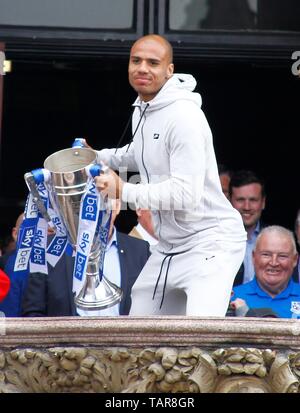 Wirral, Großbritannien, 27. Mai 2019 Tranmere Rovers Homecoming Feiern im Birkenhead Rathaus zu den Mannschaften, die den Aufstieg in Liga 1 Credit Ian Fairbrother/Alamy Stockfotos feiern Stockfoto