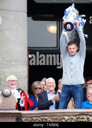 Wirral, Großbritannien, 27. Mai 2019 Tranmere Rovers Homecoming Feiern im Birkenhead Rathaus zu den Mannschaften, die den Aufstieg in Liga 1 Credit Ian Fairbrother/Alamy Stockfotos feiern Stockfoto