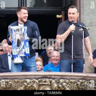 Wirral, Großbritannien, 27. Mai 2019 Tranmere Rovers Homecoming Feiern im Birkenhead Rathaus zu den Mannschaften, die den Aufstieg in Liga 1 Credit Ian Fairbrother/Alamy Stockfotos feiern Stockfoto