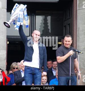 Wirral, Großbritannien, 27. Mai 2019 Tranmere Rovers Homecoming Feiern im Birkenhead Rathaus zu den Mannschaften, die den Aufstieg in Liga 1 Credit Ian Fairbrother/Alamy Stockfotos feiern Stockfoto
