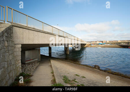 Die Brücke bei Ferry Bridge, die von der Flotte Seite gesehen. Ferry Bridge ist mit dem Start der Damm, das führt zu der Isle of Portland in Dorset. Stockfoto