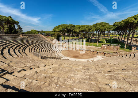 Ostia Antica - Das römische Theater. Rom Italien, UNESCO-Weltkulturerbe. Römische Kolonie im 7. Jahrhundert v. Chr. gegründet. Europa Stockfoto