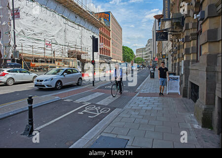 Neue getrennten Radweg Infrastruktur im Zentrum von Bristol Stockfoto