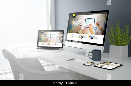 3D-Rendering von Desktop mit allen Geräten mit ux Design Website. Alle Grafiken sind. Stockfoto