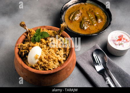 Chicken Biryani in irdenen Topf Stockfoto