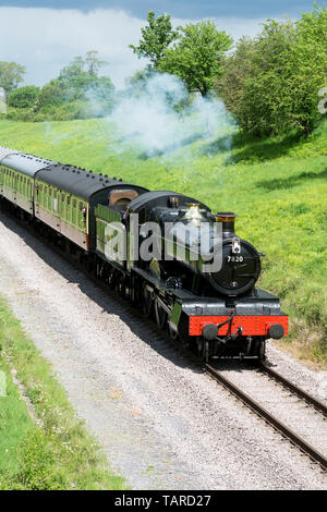 GWR Manor Klasse Nr. 7820 "inmore Manor' auf der Gloucestershire Warwickshire Railway, Gloucestershire, VEREINIGTES KÖNIGREICH Stockfoto