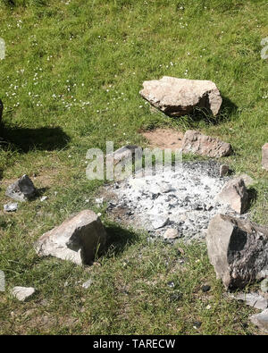 Mai 2019 - Ort der eine alte Feuerstelle bauen in der Schlucht, Cheddar, Somerset. Großbritannien Stockfoto