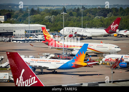 MANCHESTER Flughafen Terminal 2 remote steht in der Flugplatz Stockfoto