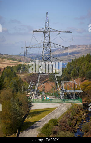 Woodhead 3 Derbyshire Blick von oben die alte Eisenbahnlinie trans-Pennine Tunnel. Betreiber National Grid Plc verwenden Sie den Tunnel Strom Kabel Stockfoto