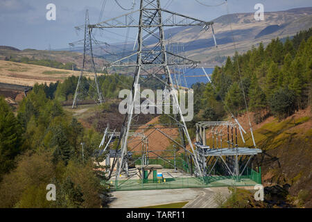 Woodhead 3 Derbyshire Blick von oben die alte Eisenbahnlinie trans-Pennine Tunnel. Betreiber National Grid Plc verwenden Sie den Tunnel Strom Kabel Stockfoto