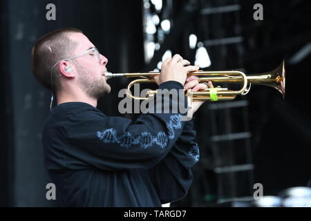 Easy Life Band ist auf der Bühne während einer "live"-Konzert aussehen. Stockfoto