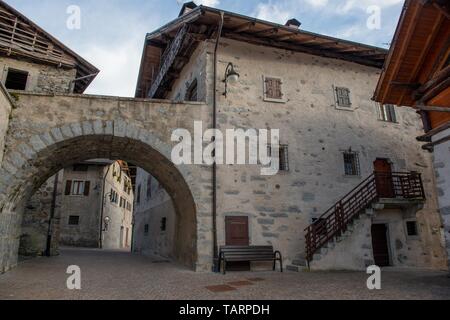 Zuclo kleines Dorf in den Alpen in Italien Stockfoto