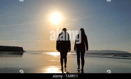 Walking am Strand an einem kalten Tag im Herbst - Reise Fotografie Stockfoto