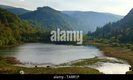 Schöne Wicklow Mountains in Irland - Luftbild Drohne Filmmaterial - Reise Fotografie Stockfoto