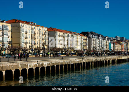 Santander, Spanien. Februar 12, 2019. Blick auf Stadtzentrum Santander Hafen Stockfoto