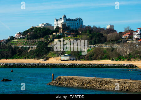 Santander, Spanien. Februar 12, 2019. Blick auf Stadtzentrum Santander von magadalena Halbinsel Stockfoto