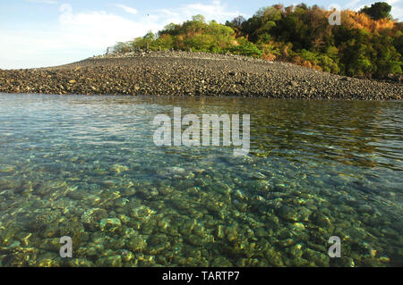 Schöne Stein auf Koh hin Ngam, Tarutao Marine National Park in Songkhla Provinz, Thailand Stockfoto