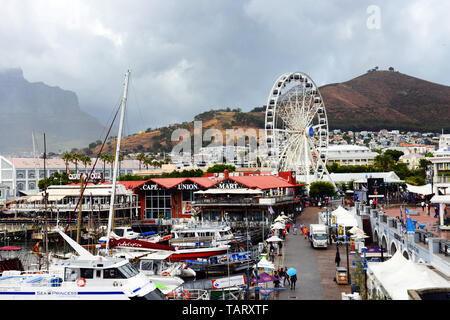 Die vibrant V&A Wasser im vorderen Bereich in Kapstadt, Südafrika. Stockfoto