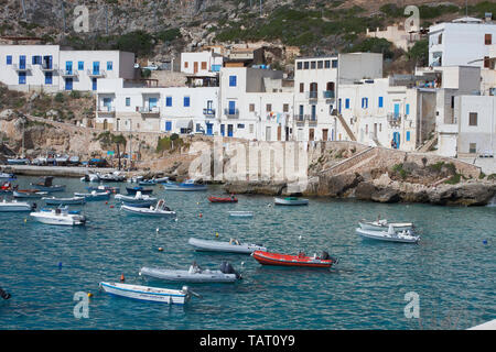 Boote bei Levanzo Insel. Sizilien, Italien Stockfoto