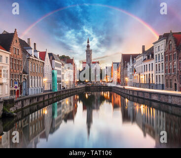 Kanäle von Brügge mit Regenbogen, Belgien Stockfoto