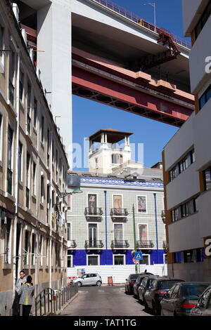Lx Fabrik Blick auf Brücke in Alcantara, Lissabon, Portugal Stockfoto