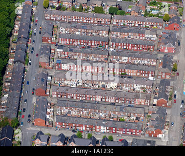 Ein Luftbild von Terrasse Gehäuse und schmalen Gassen, East Manchester, North West England, Großbritannien Stockfoto