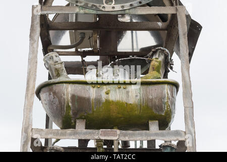 Southwold Pier Wasser Uhr skurrile Skulptur aus recycelten heißes Wasser Zylinder vorgenommen, Southwold, Suffolk, England, Großbritannien Stockfoto