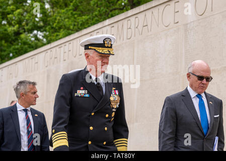 United States Navy Admiral James Foggo III bei uns Memorial Tag der Erinnerung Veranstaltung in Cambridge amerikanischen Friedhof und Denkmal, Cambridgeshire, Großbritannien. Stockfoto