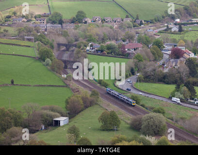 First Transpennine Express Klasse 185 Zug in der Hoffnung Tal bei Chinley mit einem cleethorpes nach Manchester Airport Train Stockfoto