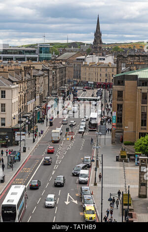 Luftaufnahme Blick nach Süden in die Lothian Road in Edinburgh, Schottland. Stockfoto