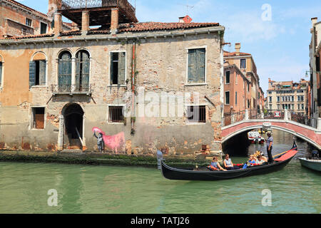 Das Schiffbruch-Kindergraffiti von Banksy, Venedig 2019 Stockfoto