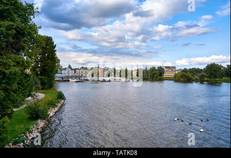 Blick vom Schweriner Schloss an der Schiffsanlegestelle der Weißen Flotte über den Schweriner See. Mecklenburg-Vorpommern, Deutschland Stockfoto