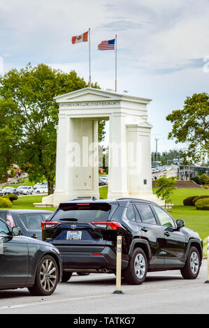 Mai 26, 2019 - Surrey, BC: Verkehr Aufstellung auf kanadischer Seite auf den Ansatz der USA Grenze bei Peace Arch Park. Stockfoto