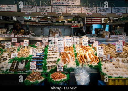 Frische Meeresfrüchte im Pikes Place Fischmarkt, Seattle, Washington Stockfoto