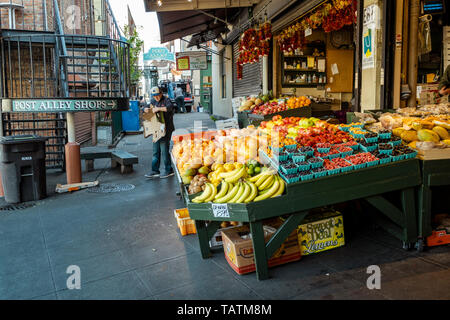 Frisch saftig und bunte Früchte stehen in Pike Place Market, Seattle. Stockfoto