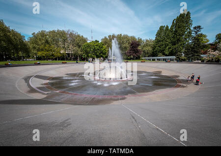 Internationale Brunnen, diesem großen Brunnen wurde 1995 erbaut und bietet eine große Becken für Kinder in zu spritzen. Seattle. Stockfoto