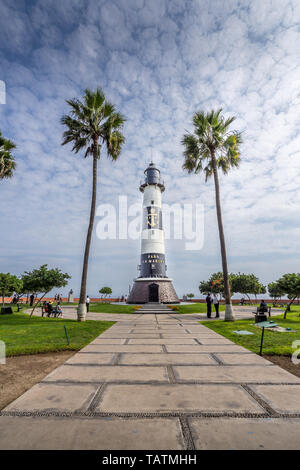 Lima, Peru, 29. April 2019: Blick auf den Leuchtturm in Miraflores, einem Stadtteil im Süden der Stadt. Stockfoto